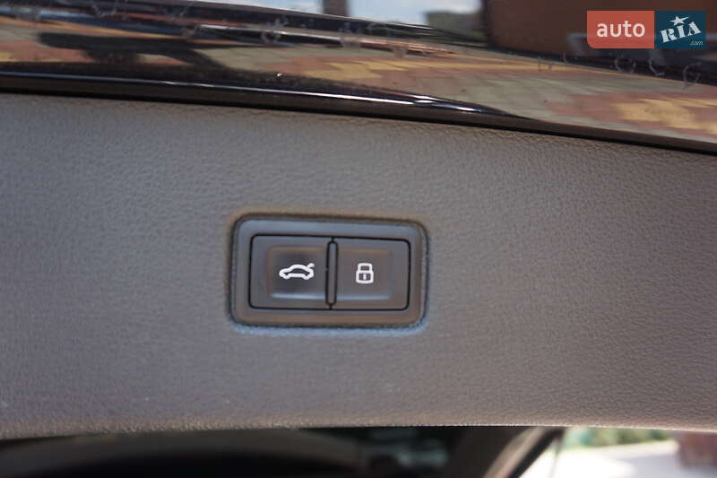 Позашляховик / Кросовер Audi Q7 2015 в Самборі