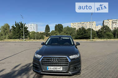 Позашляховик / Кросовер Audi Q7 2018 в 