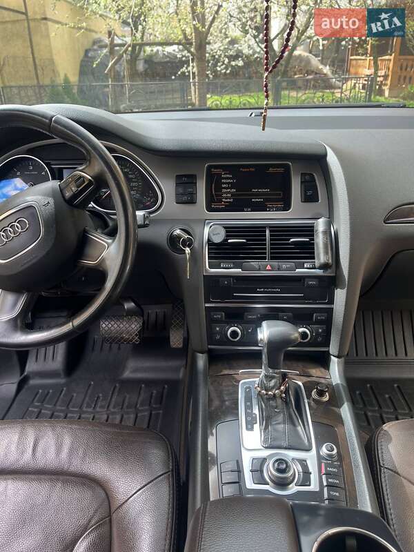 Позашляховик / Кросовер Audi Q7 2012 в Ужгороді
