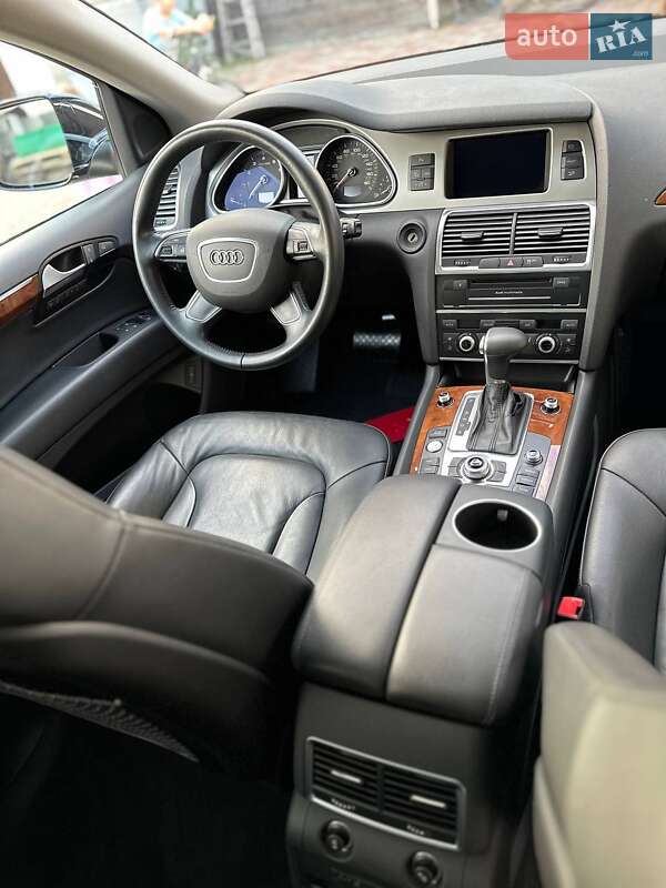 Позашляховик / Кросовер Audi Q7 2015 в Ужгороді