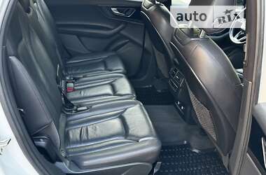 Внедорожник / Кроссовер Audi Q7 2017 в 