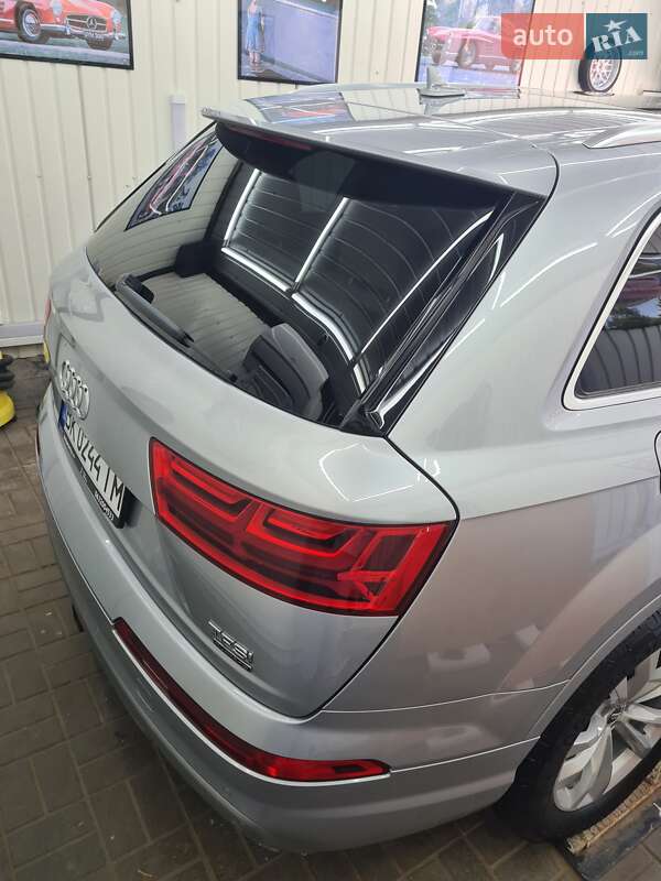 Внедорожник / Кроссовер Audi Q7 2017 в Ровно