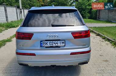 Внедорожник / Кроссовер Audi Q7 2017 в 