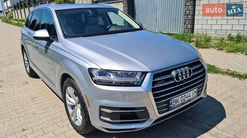 Внедорожник / Кроссовер Audi Q7 2017 в Ровно