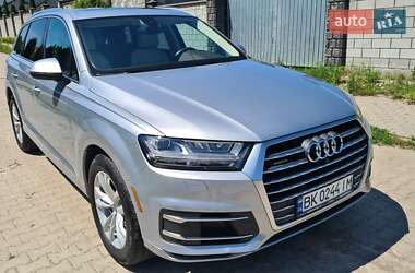 Внедорожник / Кроссовер Audi Q7 2017 в 