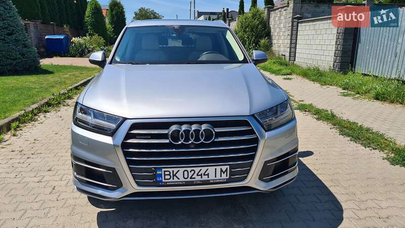 Внедорожник / Кроссовер Audi Q7 2017 в Ровно