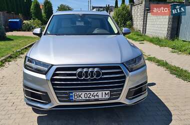 Внедорожник / Кроссовер Audi Q7 2017 в 