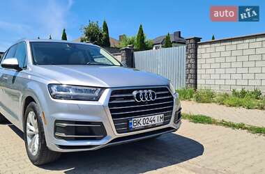 Внедорожник / Кроссовер Audi Q7 2017 в 