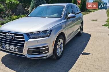 Внедорожник / Кроссовер Audi Q7 2017 в 