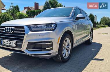Внедорожник / Кроссовер Audi Q7 2017 в 