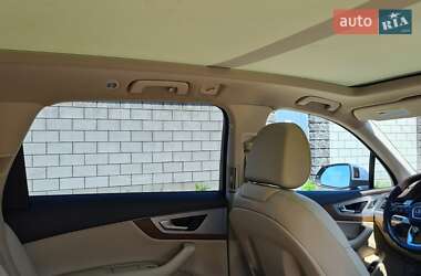 Внедорожник / Кроссовер Audi Q7 2017 в 
