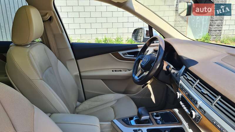 Внедорожник / Кроссовер Audi Q7 2017 в Ровно