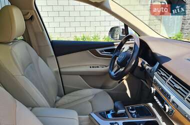 Внедорожник / Кроссовер Audi Q7 2017 в 