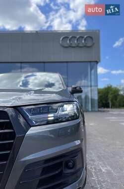 Позашляховик / Кросовер Audi Q7 2017 в Львові