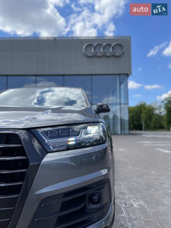 Позашляховик / Кросовер Audi Q7 2017 в Львові