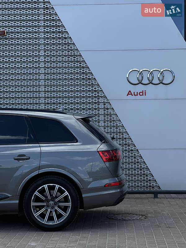 Позашляховик / Кросовер Audi Q7 2017 в Львові