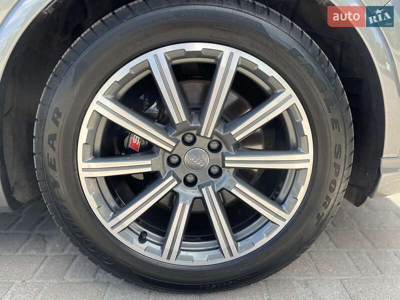 Позашляховик / Кросовер Audi Q7 2017 в Львові
