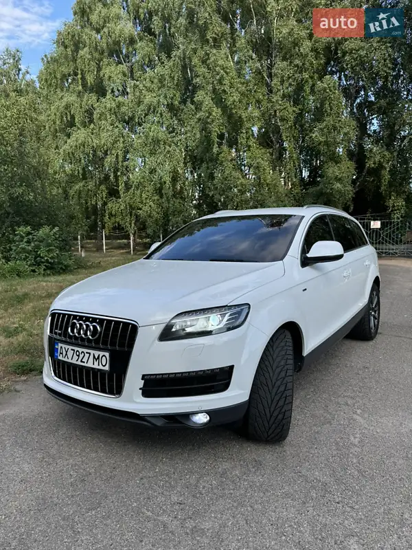 Позашляховик / Кросовер Audi Q7 2013 в 