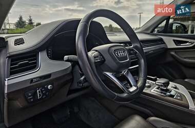 Внедорожник / Кроссовер Audi Q7 2016 в 