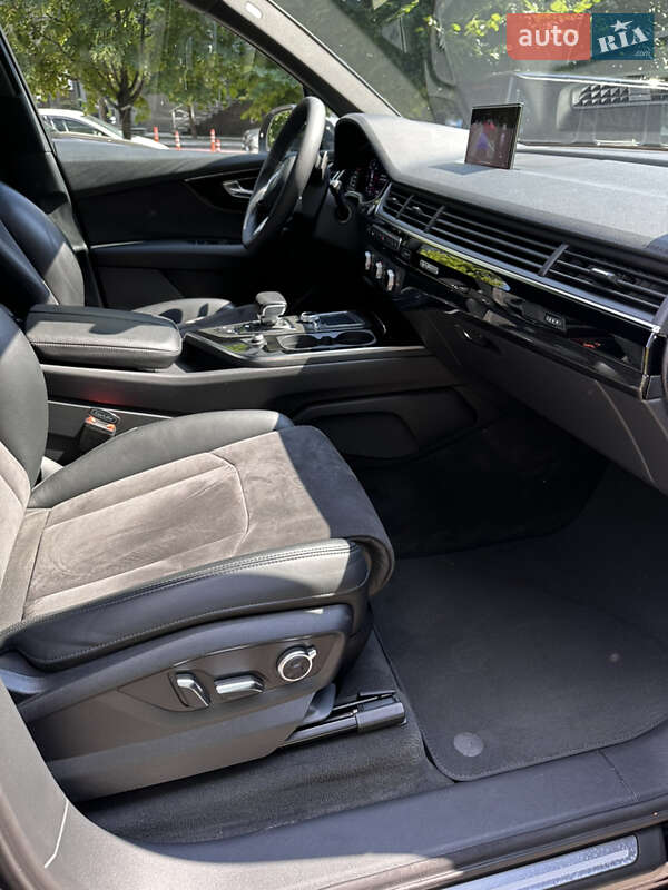 Внедорожник / Кроссовер Audi Q7 2017 в Киеве