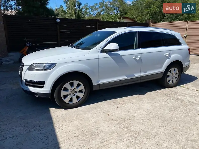 Внедорожник / Кроссовер Audi Q7 2013 в 