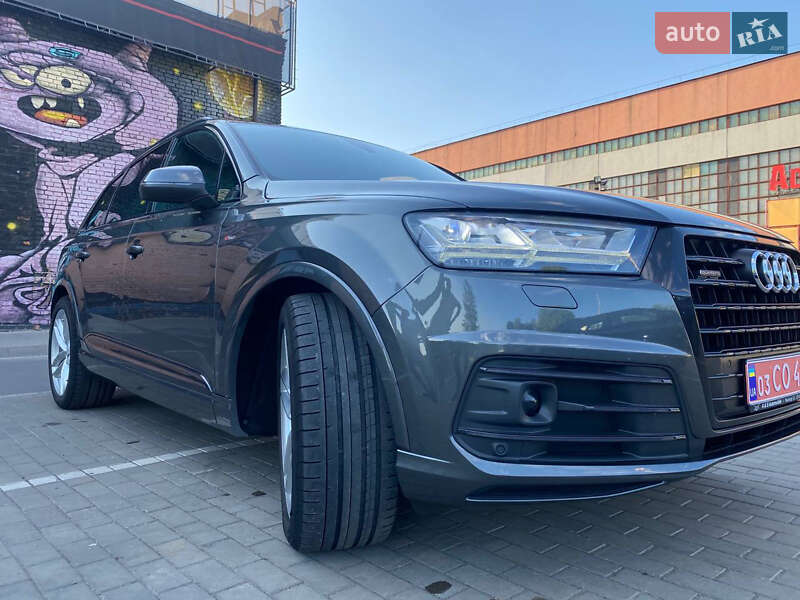 Позашляховик / Кросовер Audi Q7 2016 в Луцьку
