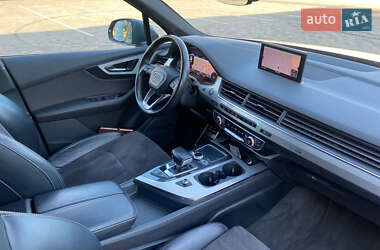 Позашляховик / Кросовер Audi Q7 2016 в 