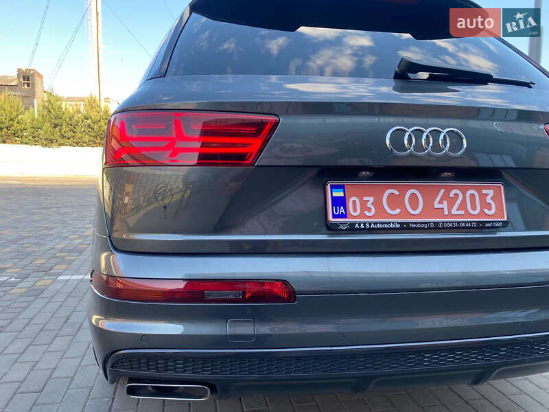 Позашляховик / Кросовер Audi Q7 2016 в Луцьку