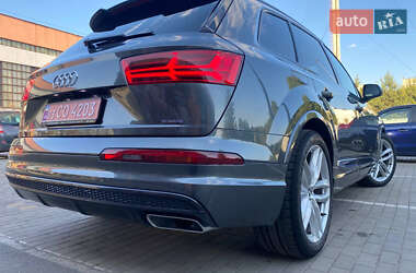 Позашляховик / Кросовер Audi Q7 2016 в 