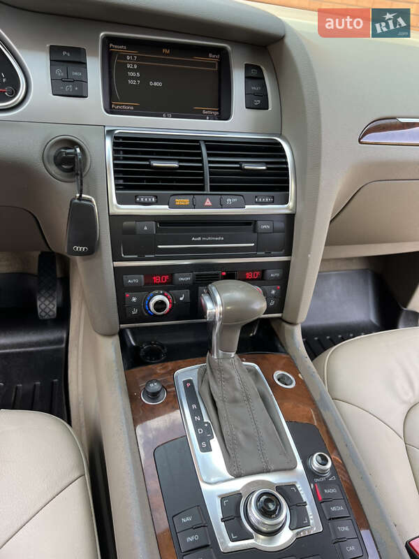 Позашляховик / Кросовер Audi Q7 2011 в Самборі