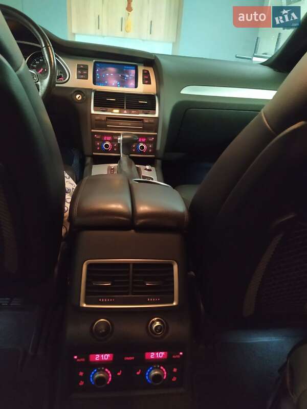 Внедорожник / Кроссовер Audi Q7 2015 в Черновцах