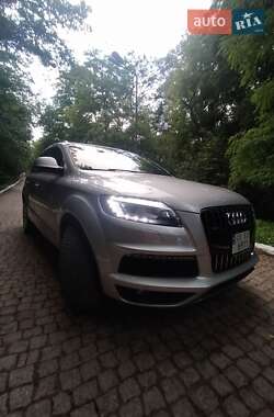 Внедорожник / Кроссовер Audi Q7 2015 в 