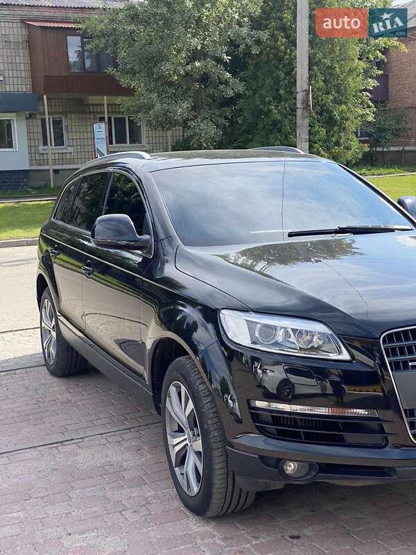 Внедорожник / Кроссовер Audi Q7 2007 в Рокитном