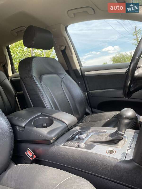 Внедорожник / Кроссовер Audi Q7 2007 в Рокитном