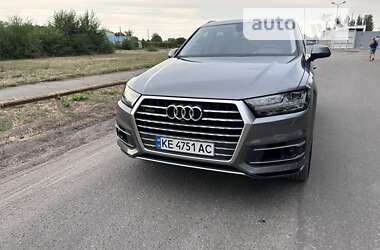 Позашляховик / Кросовер Audi Q7 2017 в Дніпрі