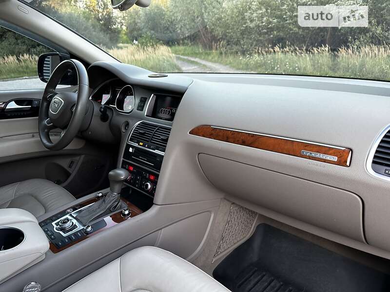 Внедорожник / Кроссовер Audi Q7 2014 в Косове