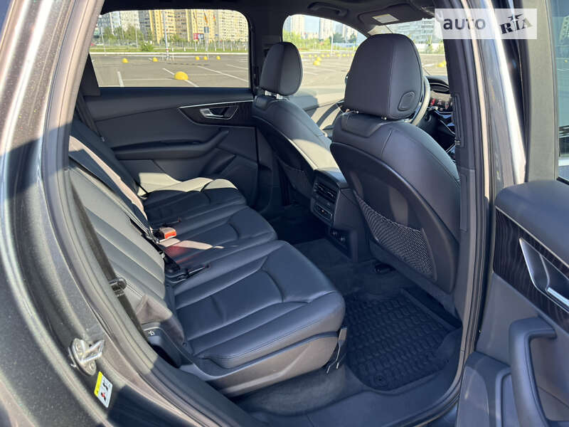 Позашляховик / Кросовер Audi Q7 2021 в Києві