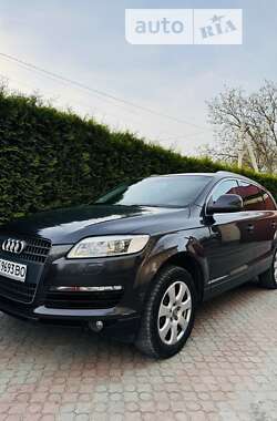 Позашляховик / Кросовер Audi Q7 2007 в Чернівцях