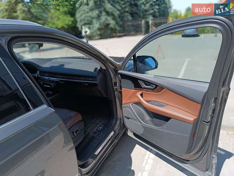 Позашляховик / Кросовер Audi Q7 2019 в Львові