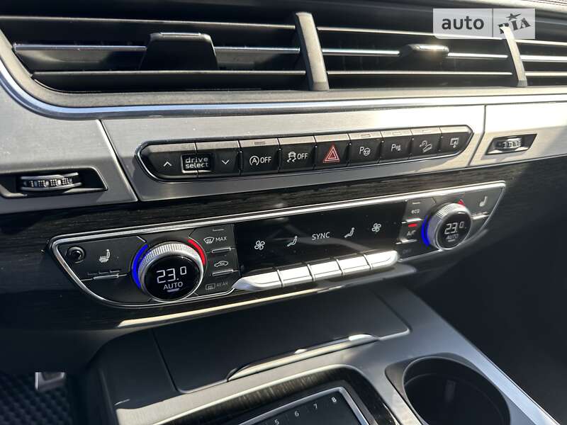 Позашляховик / Кросовер Audi Q7 2016 в Черкасах