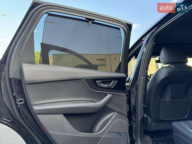 Позашляховик / Кросовер Audi Q7 2017 в Дніпрі