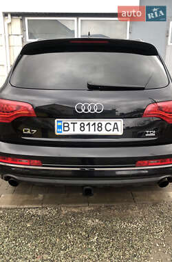 Позашляховик / Кросовер Audi Q7 2010 в 