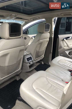 Позашляховик / Кросовер Audi Q7 2010 в 