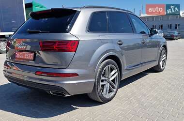 Позашляховик / Кросовер Audi Q7 2018 в 