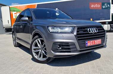 Позашляховик / Кросовер Audi Q7 2018 в 
