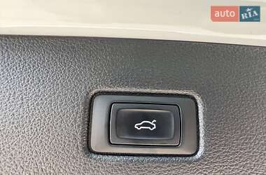 Позашляховик / Кросовер Audi Q7 2016 в 