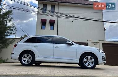 Позашляховик / Кросовер Audi Q7 2016 в 