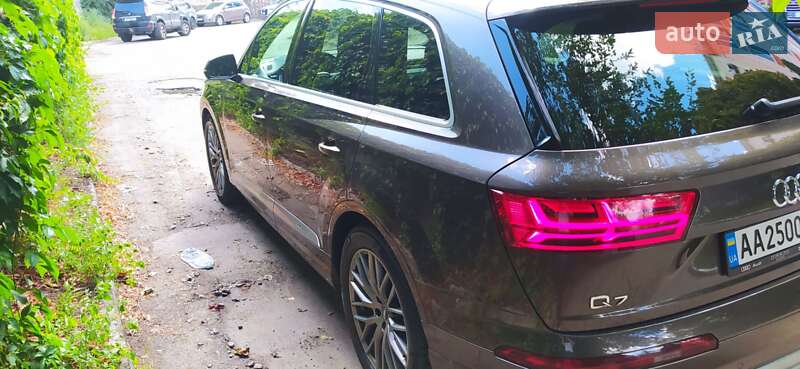 Позашляховик / Кросовер Audi Q7 2016 в Києві