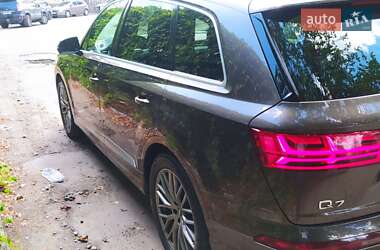 Внедорожник / Кроссовер Audi Q7 2016 в 