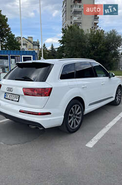 Внедорожник / Кроссовер Audi Q7 2016 в 